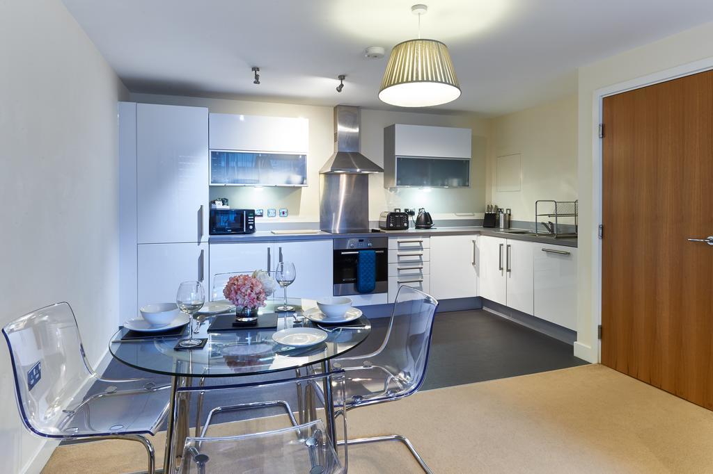 Shortstaymk Vizion Apartments, With Free Superfast Wi-Fi, Parking, Sky Sports And Movies Милтон-Кейнс Экстерьер фото